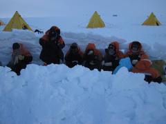 To work safely in Antarctica everyone must complete Antarctic Field Training. Why do you think it would be important to know how to set up a camp in Antarctica? Image: LEARNZ.