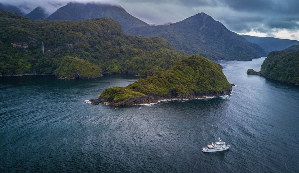 There are 14 fiords in the southwest corner of Te Waipounamu. Image: Pure Salt.