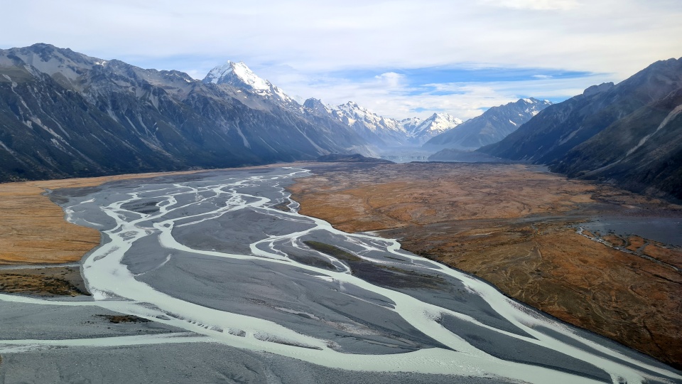 The east of the South Island/Te Waipounamu is known for its wide, braided rivers. Image: LEARNZ.