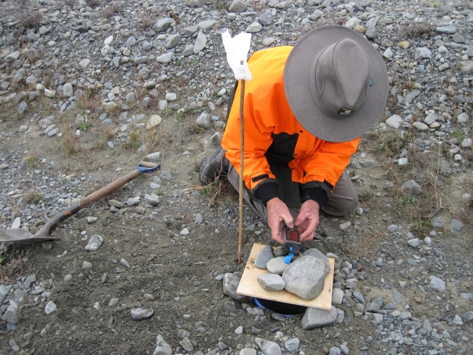 A pit trap is set up to catch animals. Image: LEARNZ.