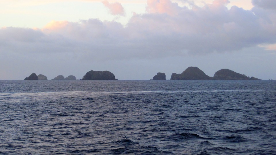Early Polynesian navigators created mental maps to include ocean swells, currents, and the locations of islands. Image: LEARNZ.