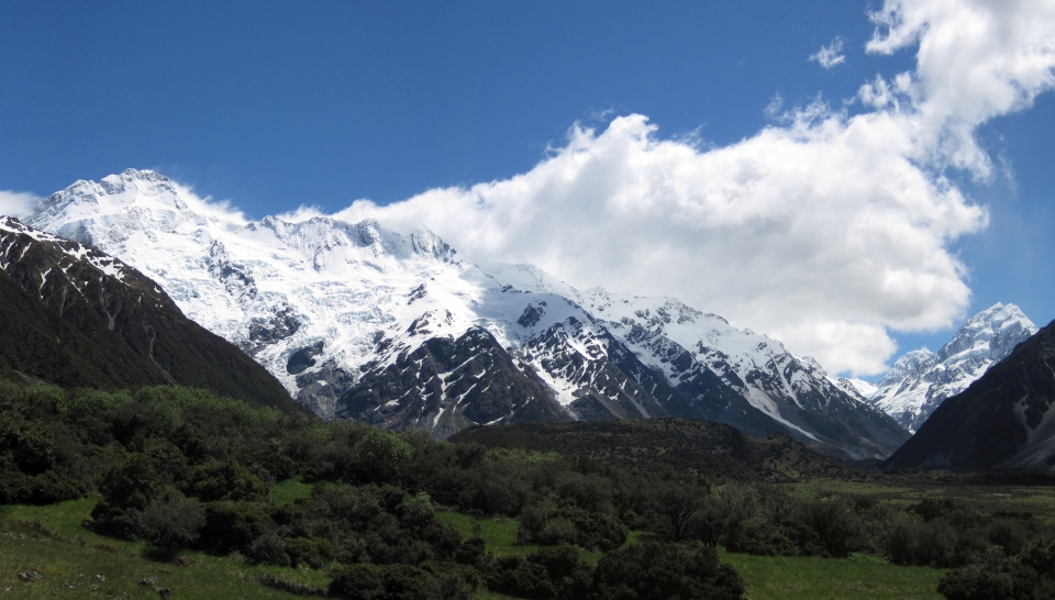 The mountains of Aotearoa affect the weather and climate. Image: LEARNZ.