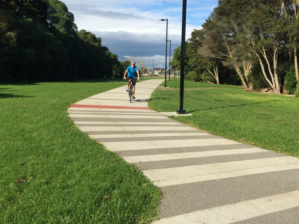 Choosing to travel on foot, by bike or public transport helps to reduce greenhouse gas emissions. Image: LEARNZ.