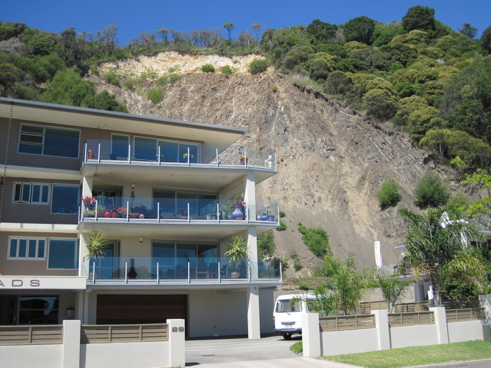 Weak rock and frequent earthquakes make landslides common in parts of Aotearoa. Image: LEARNZ.