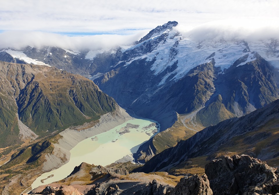 Weather in Aotearoa is shaped by the wind, mountains and sea. Image: LEARNZ.