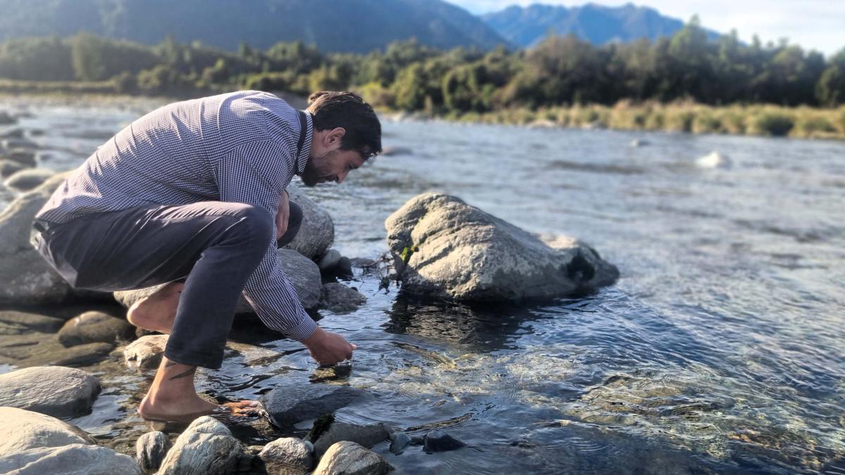 Pounamu is often found in or near rivers and streams, not just in mountains. Image: LEARNZ.