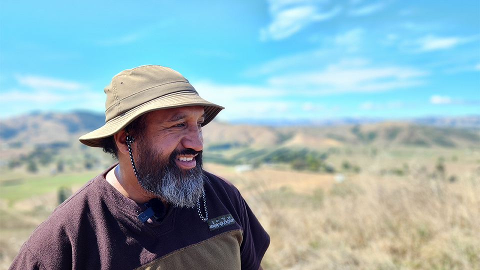 During the field trip, you’ll hear narratives directly from Raukawa iwi. Pictured is Quinton – Raukawa ki Wharepūhunga. Image: LEARNZ.