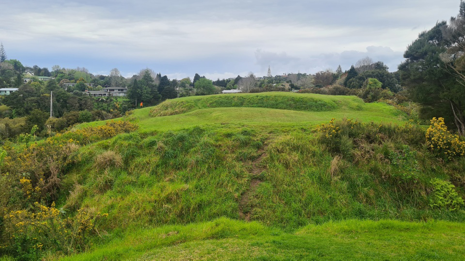 The remains of Kororipo Pā in Kerikeri, Bay of Islands. What can you see that shows this was a pā? Image: LEARNZ.