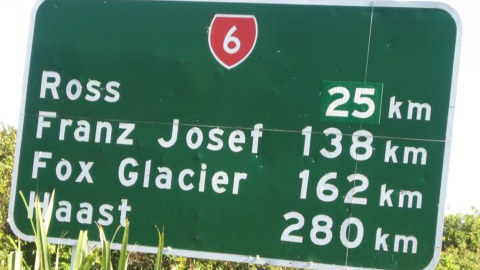 Road sign in Te Waipounamu, The South Island. Image: LEARNZ.