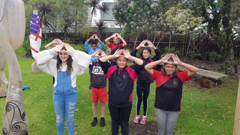Ākonga displaying actions from a waiata. Image: LEARNZ.