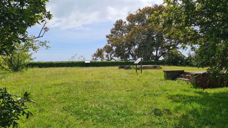 After the New Zealand Wars of 1864, the government confiscated the land on which Ōtūmoetai Pā stood. Over time, much of the land became farmland, with parts sold off. Image: LEARNZ.
