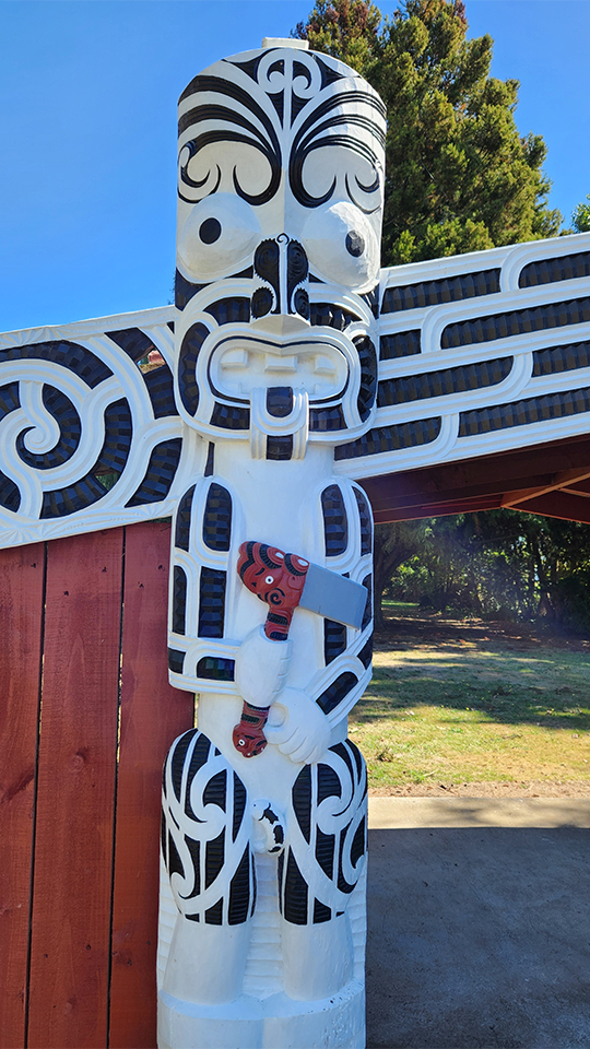 Tūrongo travelled to Heretaunga, where his skills and good work ethic caught the attention of Māhina-a-rangi. Image: LEARNZ.
