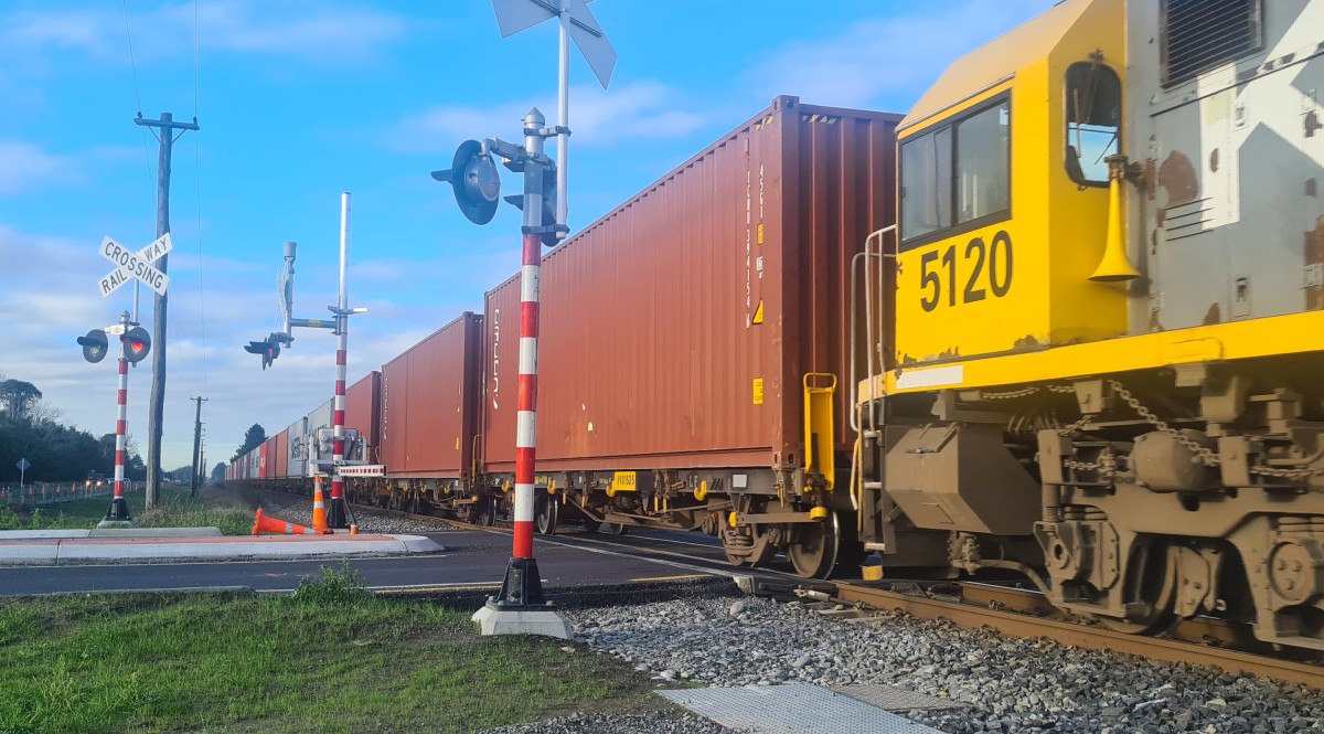 New Zealand’s railways mainly carry freight. Image: LEARNZ.