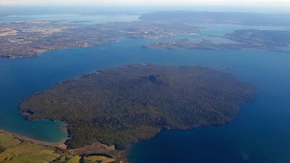 Rangitoto Island’s full name is Te Rangi-i-totongia-ai-te-ihu-o-Tamatekapua (the day that Tamatekapua had a bloody nose). Image: LEARNZ.