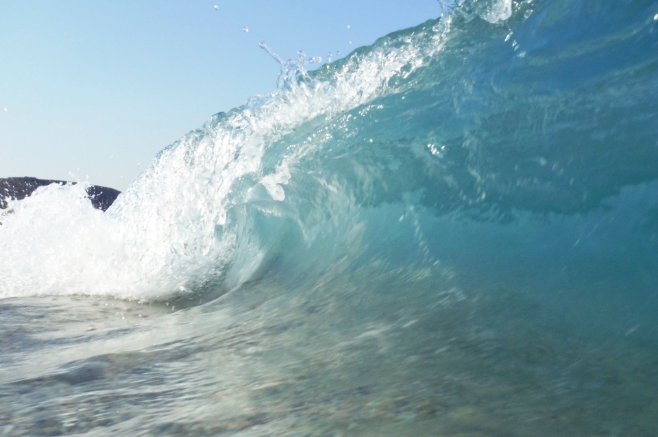 Tsunami waves are not like normal undersea currents or sea waves because their wavelength is far longer. Image: Public Domain.