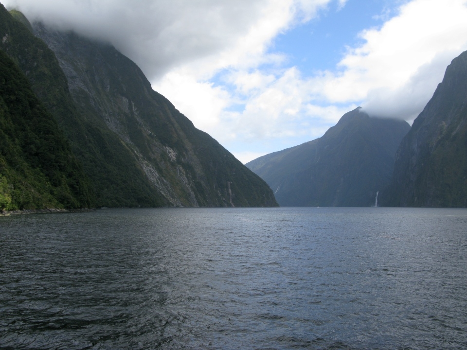 Fiords are long, narrow inlets of sea, with steep sides carved out by glaciers. Image: LEARNZ.