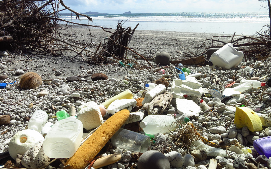 Pollutants from land, including plastic can end up in the sea and washed up on beaches. Image: Australian Institute of Marine Science.