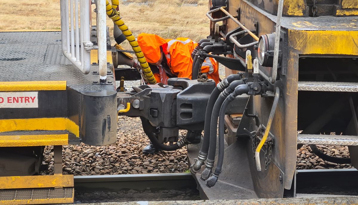 Couplers, which are like hooks, connect the cars. Image: LEARNZ.