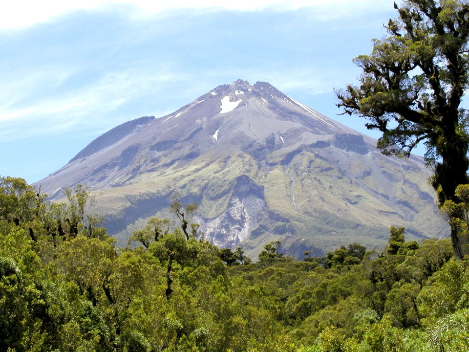 Taranaki Maunga in summer. Image: Shane Cronin.