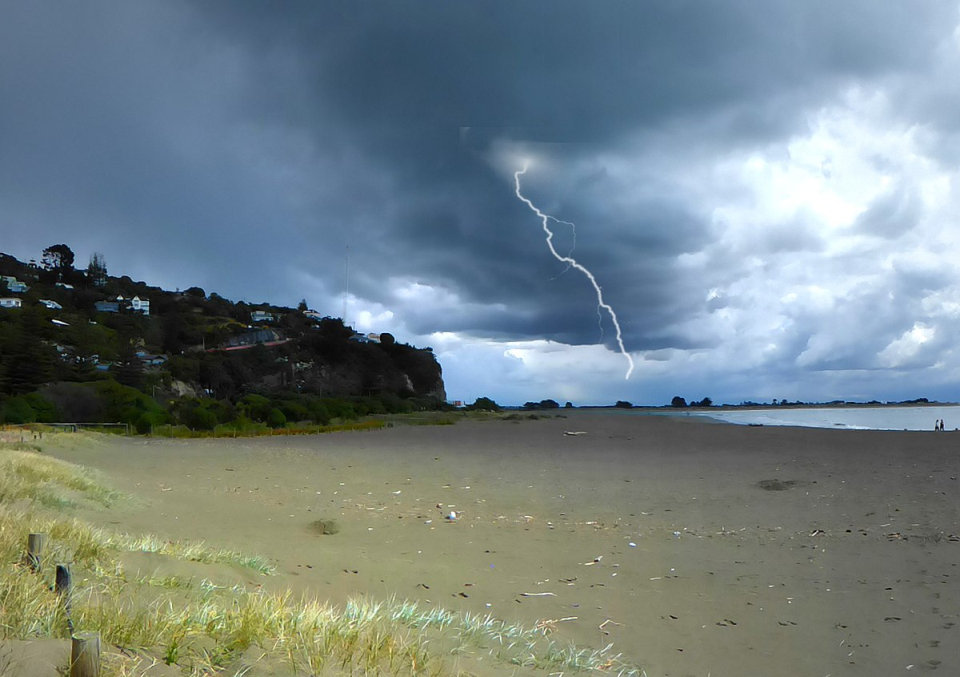 Thunderstorms form in large cumulonimbus clouds. Image: Bernard Spragg.